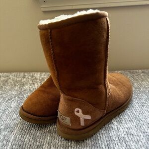 RARE UGG Boots Women's Classic Chestnut Breast Cancer Awareness Edition Size 6